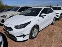 Gebraucht Kia Ceed Play 160 PS (117 kW) 2023 Weiß Kleinwagen