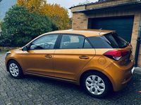 Gebraucht Hyundai i20 84 PS (61 kW) 2015 Orange Limousine
