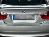 Gebraucht BMW 320 150 PS (110 kW) 2005 Silber Limousine