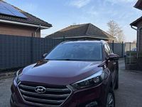 Gebraucht Hyundai Tucson Intro Edition 132 PS (97 kW) 2016 Rot SUV