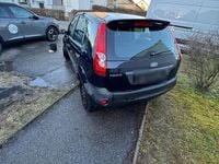 Gebraucht Ford Fiesta 80 PS (58 kW) 2006 Blau Kleinwagen