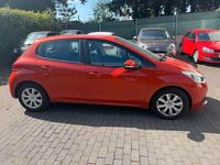 Gebraucht Peugeot 208 82 PS (60 kW) 2015 Orange Kleinwagen