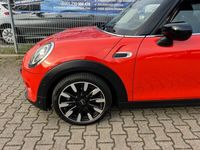 Gebraucht Mini Cooper 136 PS (100 kW) 2020 Solaris orange metallic Kleinwagen