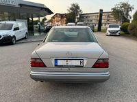 Gebraucht Mercedes E200 136 PS (100 kW) 1995 Silber Limousine