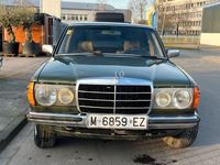 Gebraucht Mercedes E230 136 PS (100 kW) 1982 Grün Limousine
