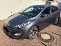 Gebraucht Hyundai i30 Passion 110 PS (80 kW) 2016 Grau Kombi