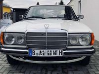 Gebraucht Mercedes 250 129 PS (94 kW) 1978 Weiß Limousine
