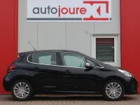 Gebraucht Peugeot 208 Allure 102 PS (75 kW) 2018 Schwarz Kleinwagen
