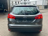 Gebraucht Ford Focus Trend 125 PS (91 kW) 2016 Grau Kombi
