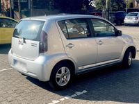 Gebraucht Daihatsu Sirion 87 PS (63 kW) 2009 Silber Kleinwagen