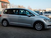 Gebraucht VW Touran Trendline 110 PS (80 kW) 2016 Silber Van / Kleinbus