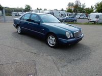 Gebraucht Mercedes E230 Avantgarde 150 PS (110 kW) 1997 Blau Limousine