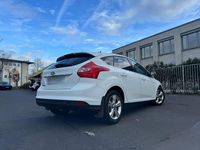 Gebraucht Ford Focus 125 PS (91 kW) 2012 Weiß Limousine