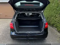 Gebraucht Mercedes B180 122 PS (89 kW) 2012 Schwarz Kleinwagen