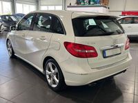 Gebraucht Mercedes B180 122 PS (89 kW) 2013 Weiß Van / Kleinbus