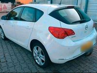 Second-hand Opel Astra 101 CP (74 kW) 2012 Alb Berlinǎ