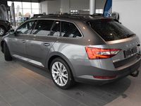 Gebraucht Skoda Superb Ambition 200 PS (147 kW) 2022 Graphitegrau Kombi