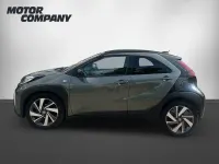 Gebraucht Toyota Aygo X X-plore 72 PS (52 kW) 2022 Cardamon green metallic/ night sky black SUV