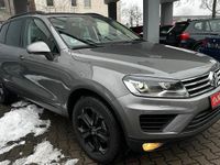Gebraucht VW Touareg 204 PS (150 kW) 2016 Canyon grey metallic SUV