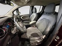 Gebraucht Mercedes T180 Advantage 96 PS (70 kW) 2024 Rot Van / Kleinbus