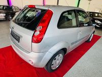 Gebraucht Ford Fiesta Fun X 60 PS (44 kW) 2007 Silber Kleinwagen