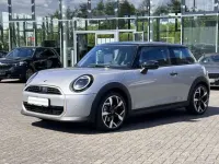 Gebraucht Mini Cooper Favoured 156 PS (114 kW) 2024 Melting silver iii (metallic) Kleinwagen