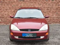 Usado Ford Focus 116 CV (85 kW) 2000 Rojo Berlina
