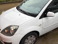 Gebraucht Ford Fiesta 60 PS (44 kW) 2007 Weiß Kleinwagen