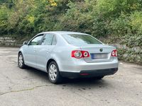 Gebraucht VW Jetta 140 PS (102 kW) 2008 Silber Limousine