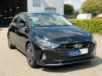 Gebraucht Hyundai i20 Pure 84 PS (61 kW) 2022 Schwarz Kleinwagen