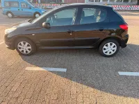 Gebraucht Peugeot 206 73 PS (53 kW) 2011 Schwarz Limousine