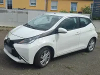 Gebraucht Toyota Aygo 69 PS (50 kW) 2015 Weiß Kleinwagen