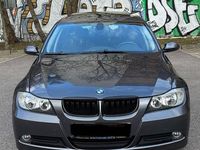 Gebraucht BMW 318 129 PS (94 kW) 2006 Grau Limousine