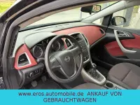 Używany Opel Astra Edition 116 KM (85 kW) 2010 Czarny Sedan/Limuzyna