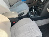 Gebraucht Ford Mondeo Ghia 150 PS (110 kW) 2001 Silber Limousine