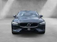 Gebraucht Volvo V60 Momentum 250 PS (183 kW) 2020 Blau / denim blue (metallic) Kombi
