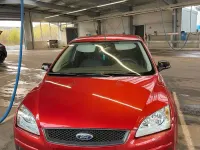Second-hand Ford Focus 101 CP (74 kW) 2005 Roșu Hatchback