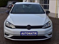 Gebraucht VW Golf VII Highline 131 PS (96 kW) 2018 White silver metallic Kleinwagen
