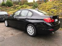 Gebraucht BMW 318 143 PS (105 kW) 2012 Schwarz metallic Limousine