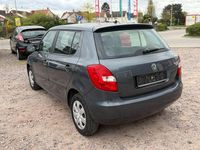 Gebraucht Skoda Fabia Ambiente 60 PS (44 kW) 2010 Grau Limousine