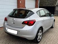 Gebraucht Opel Astra 116 PS (85 kW) 2011 Silber Limousine