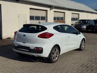 Gebraucht Kia Ceed Edition 7 99 PS (72 kW) 2013 Weiß Kleinwagen