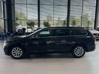 Gebraucht VW Passat 150 PS (110 kW) 2023 Deep black pearlescent Kombi