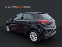 Gebraucht Hyundai i20 Classic 75 PS (55 kW) 2016 Schwarz Limousine