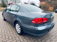 Gebraucht VW Passat Trendline 122 PS (89 kW) 2012 Grau Limousine