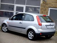 Gebraucht Ford Fiesta Ambiente 80 PS (58 kW) 2006 Silber Kleinwagen