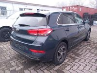 Gebraucht Hyundai i30 Trend 159 PS (116 kW) 2022 Dark teal metallic Limousine