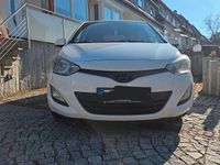 Gebraucht Hyundai i20 Classic 86 PS (63 kW) 2012 Weiß Kleinwagen