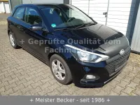 Gebraucht Hyundai i20 Select 75 PS (55 kW) 2019 Schwarz Kleinwagen