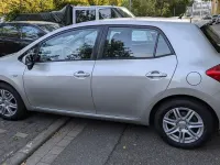 Gebraucht Toyota Auris 97 PS (71 kW) 2009 Silber Kleinwagen